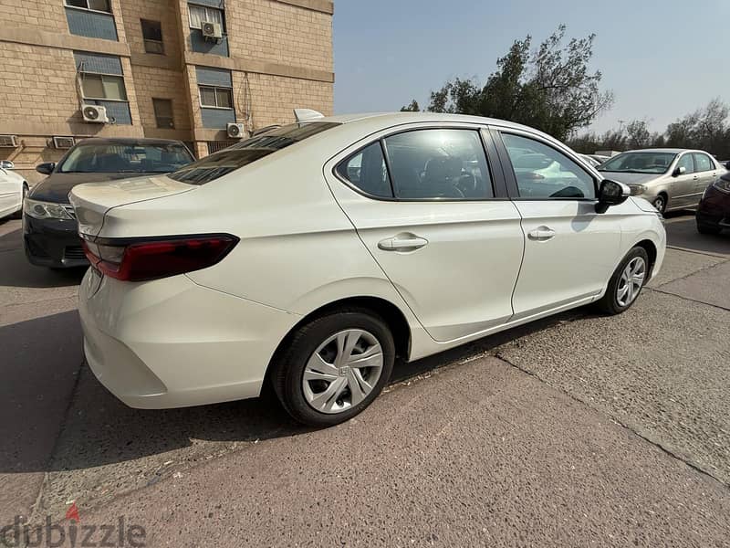 Honda City 2024 pearl white colour for sale 6