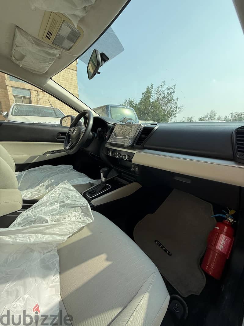 Honda City 2024 pearl white colour for sale 7