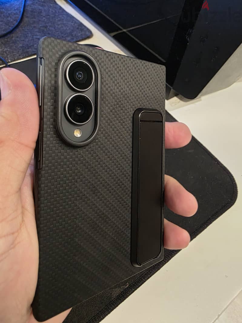 Fold 8 - 512GB, Black, 2 Weeks Old Hardly Used 2