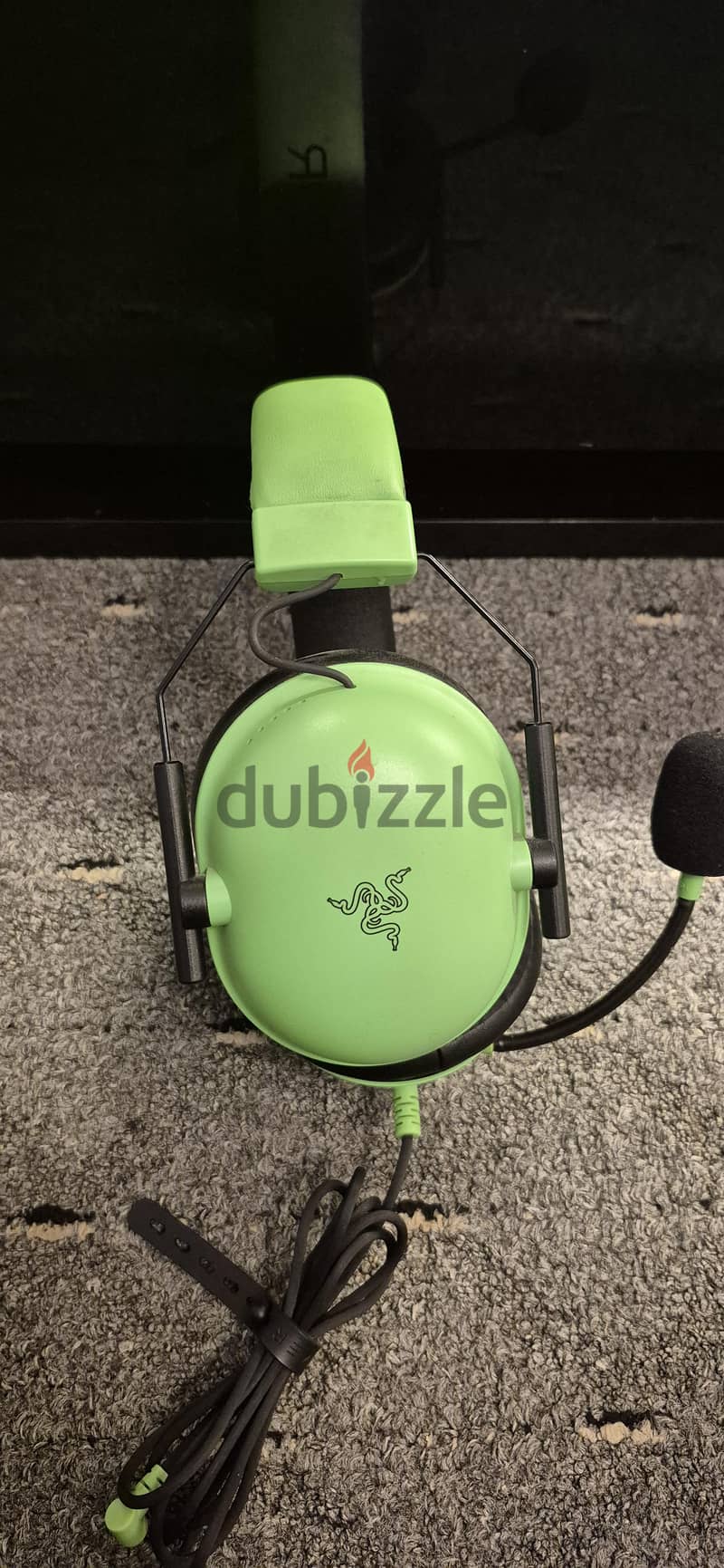 razer headphones in green ilke new 1