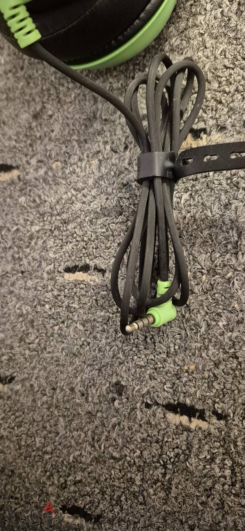 razer headphones in green ilke new 2