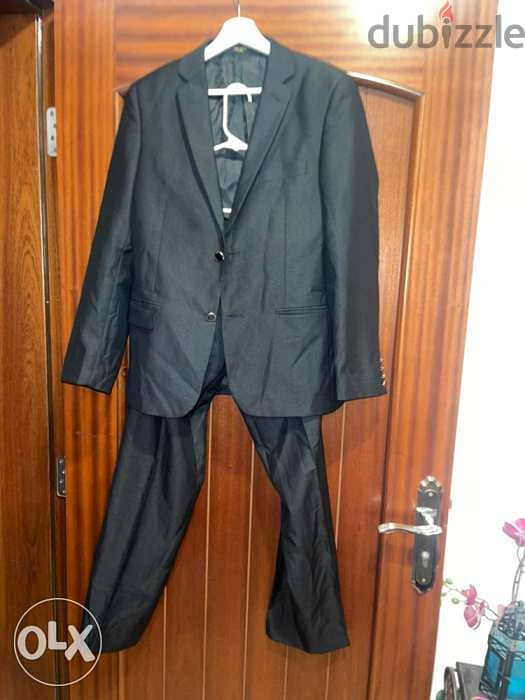 PRADA suit (made in Italy ) NEW coat size 48 pant size 32 1
