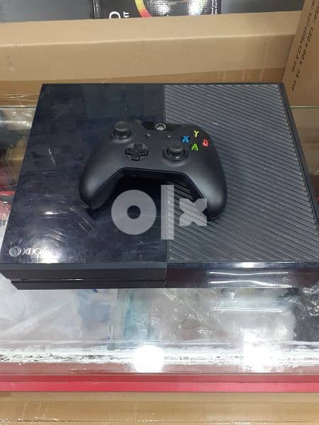 xbox one  with control 5