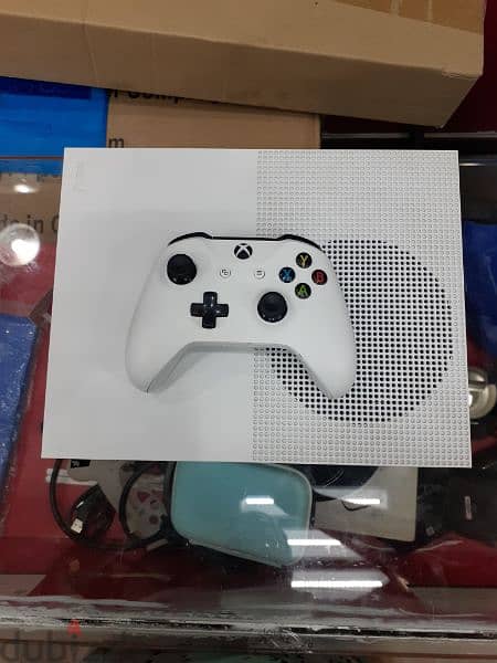 xbox one s with control very clean 2