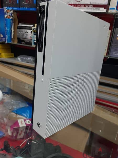 xbox one s with control very clean 3