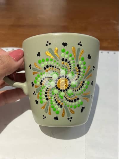 Green Hand-dotted mug