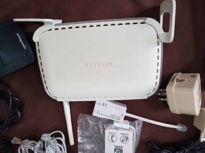 NETGEAR dual band wireless - N modem router 4