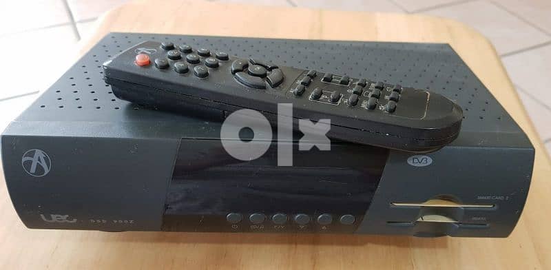 Satellite TV Receiver with Remote A 2 Card Slot 1