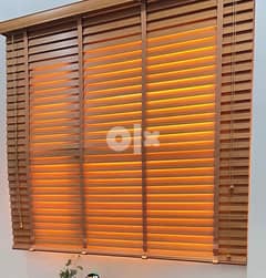 Curtains / Blinds (wood/wooden blinds)