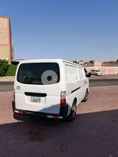 Nissan Urvan Van 2010 (Box) 3