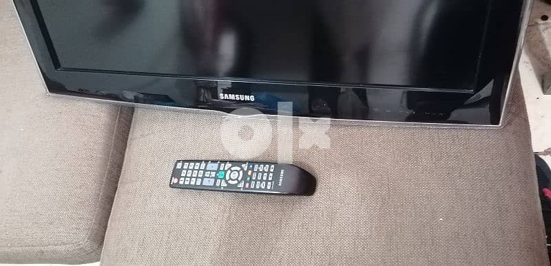 Samsung LCD TV 42 inches with original remote in  made in Malaysia 5