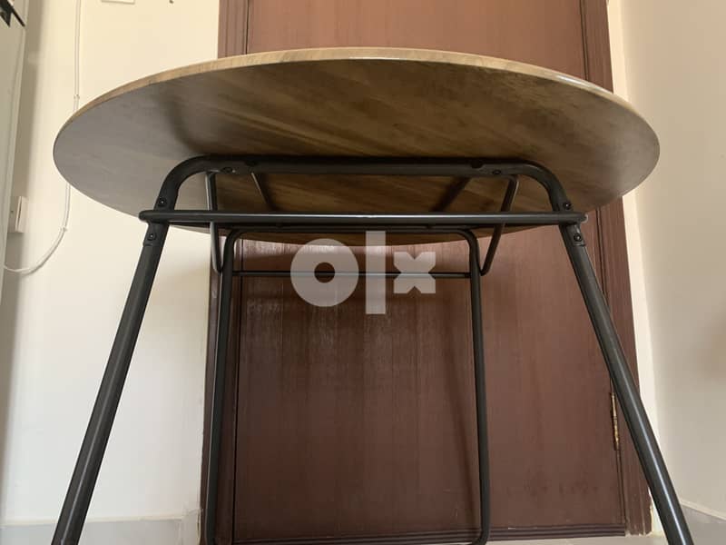 Wooden round table with four chairs . . 4