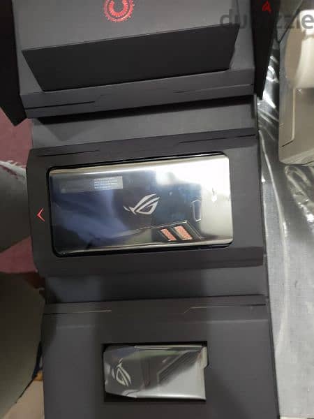 Asus rog zs600kl brand new cover and screen protector 1