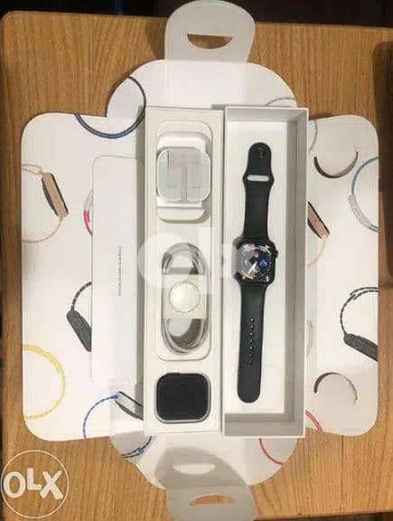 Apple Watch Series 4 44mm GPS + Cellular 1