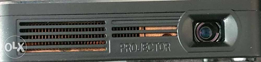 Powerful portable Amaz-Play projector 2